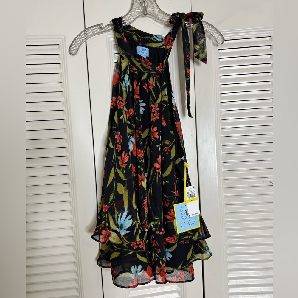 CeCe  Tiered Ruffle Garden Flora Blouse Blck